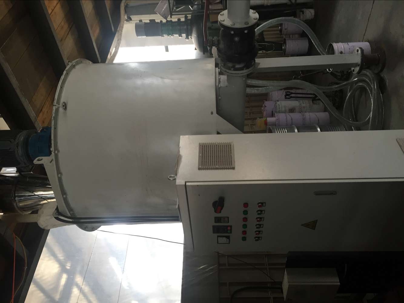 大型膠水生產(chǎn)設(shè)備