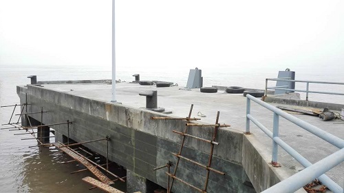 南京曼卡特碳纖維布碼頭粘貼現(xiàn)場 南京曼卡特碳纖維布碼頭粘貼現(xiàn)場