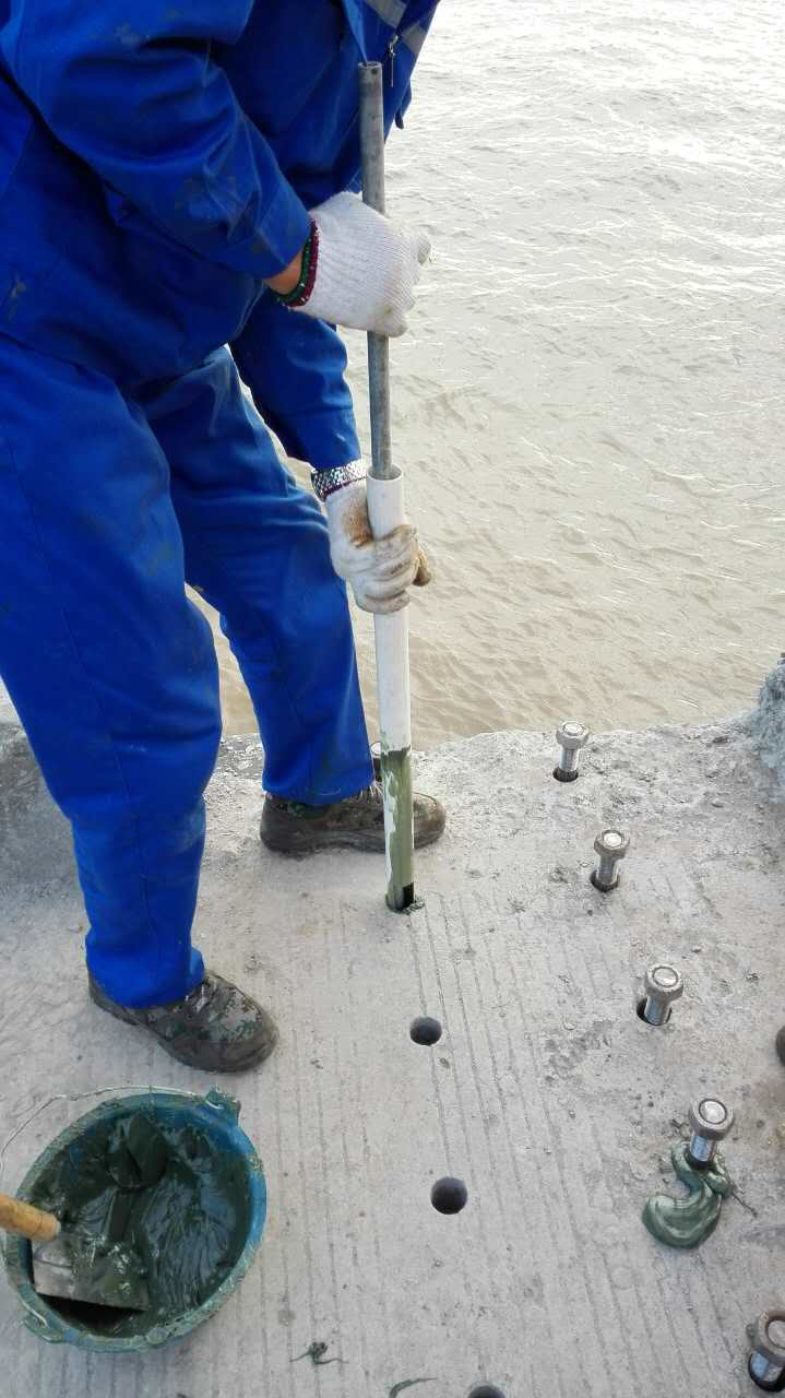 使用植筋膠時，如何確定鋼筋基本錨固深度