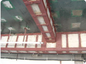 封縫膠、粘鋼膠共同修復(fù)開裂的鋼筋混凝土梁