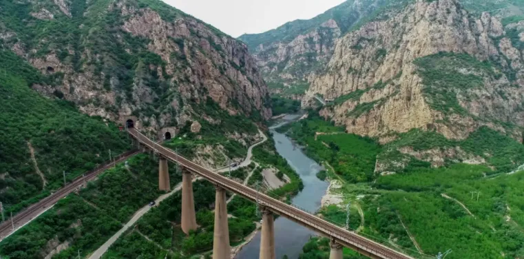 加固材料知名品牌曼卡特粘鋼膠護(hù)航京張高鐵成為中國新時代100大建筑